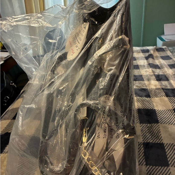 Betsy Johnson Xojaney Large Heart Quilted Tote Chain Detail and Matching Pouch - Picture 5 of 12